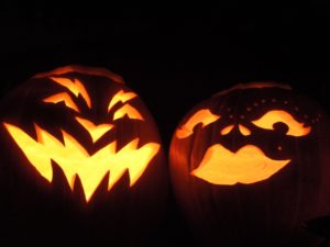 attractive-freaky-faces-pumpkin-carved-ideas-with-lighting-inside-for-halloween-night